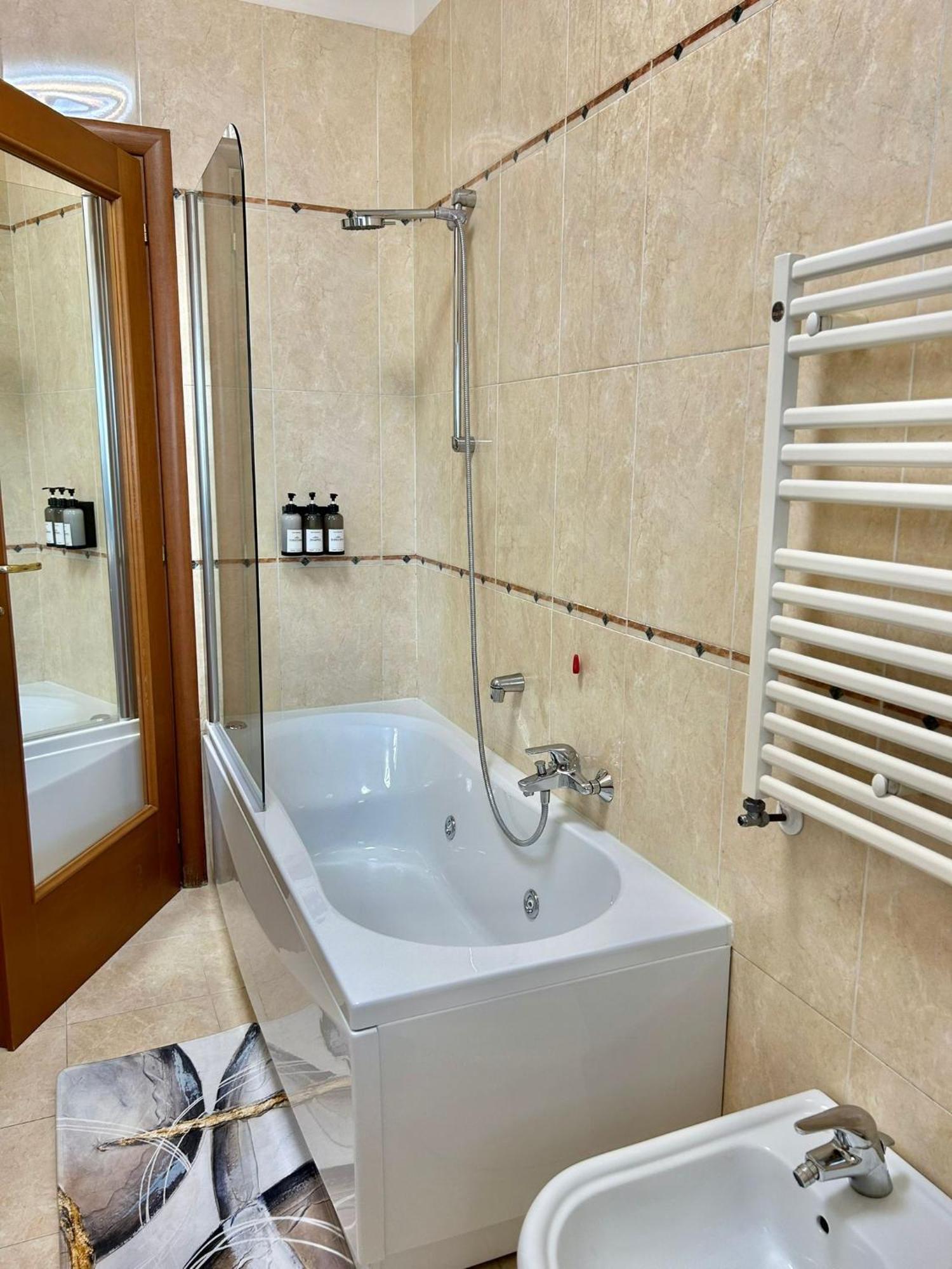 Eur Con Piscina Esterna Apartment *