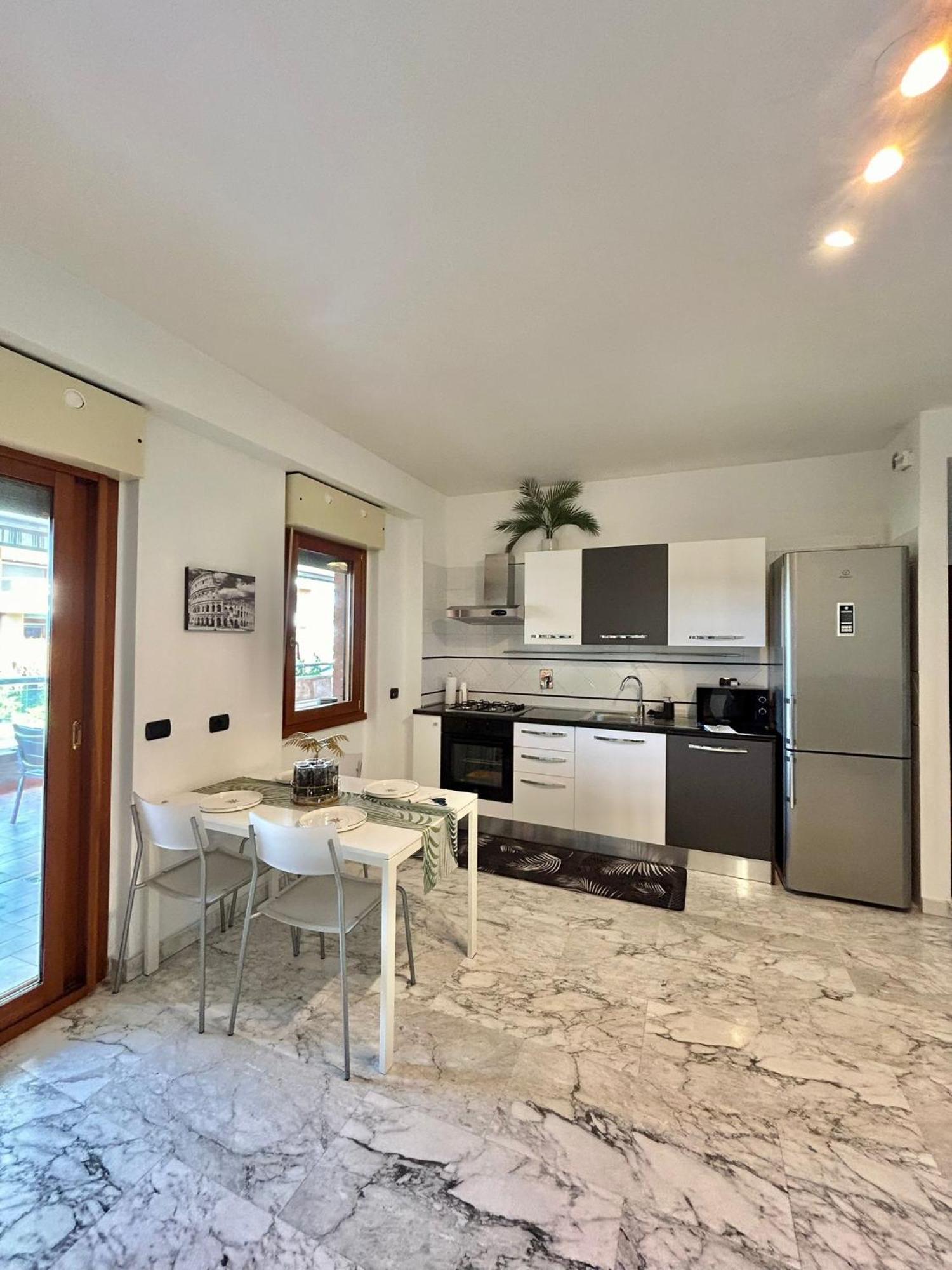 Eur Con Piscina Esterna Apartment